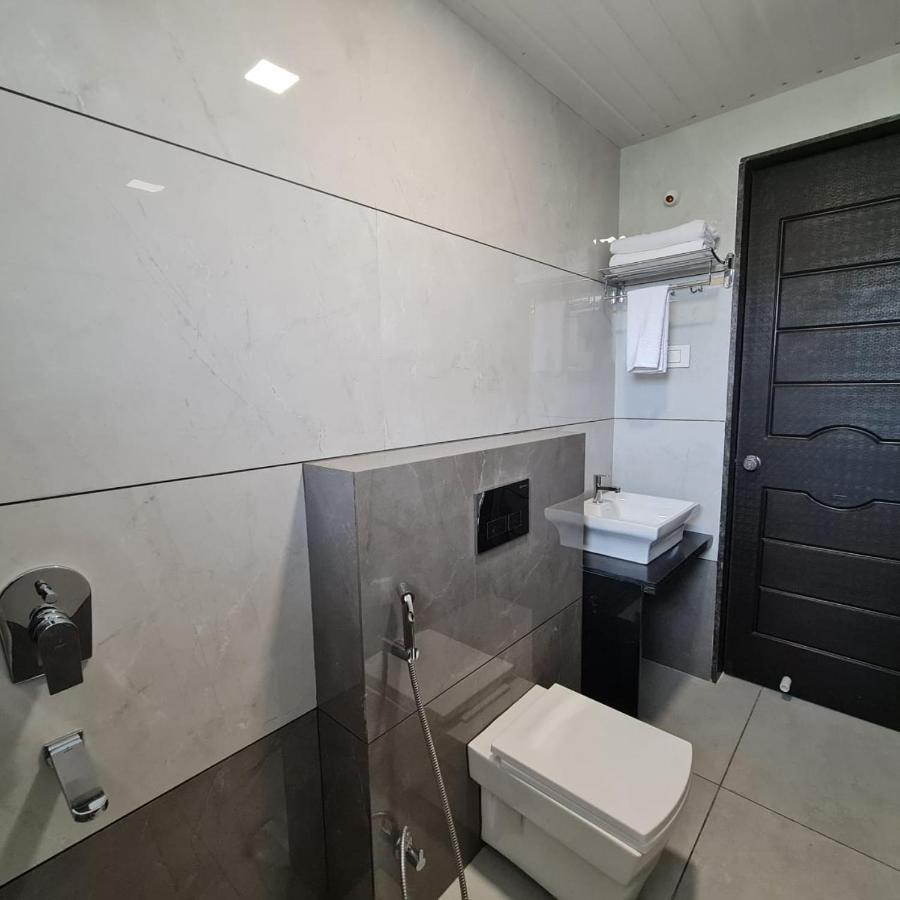 Hotel Grand Indu, 3 Star Kolhapur Bagian luar foto
