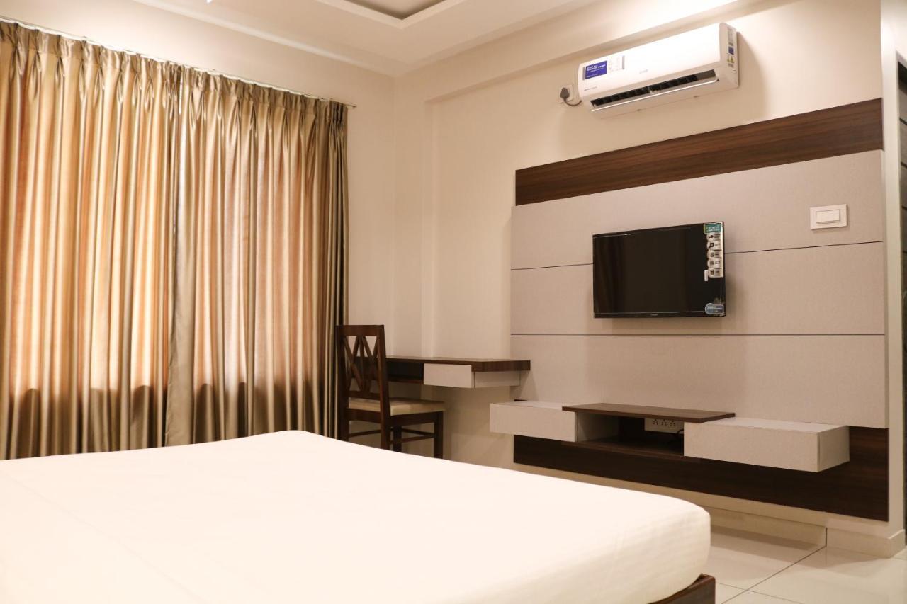 Hotel Grand Indu, 3 Star Kolhapur Bagian luar foto