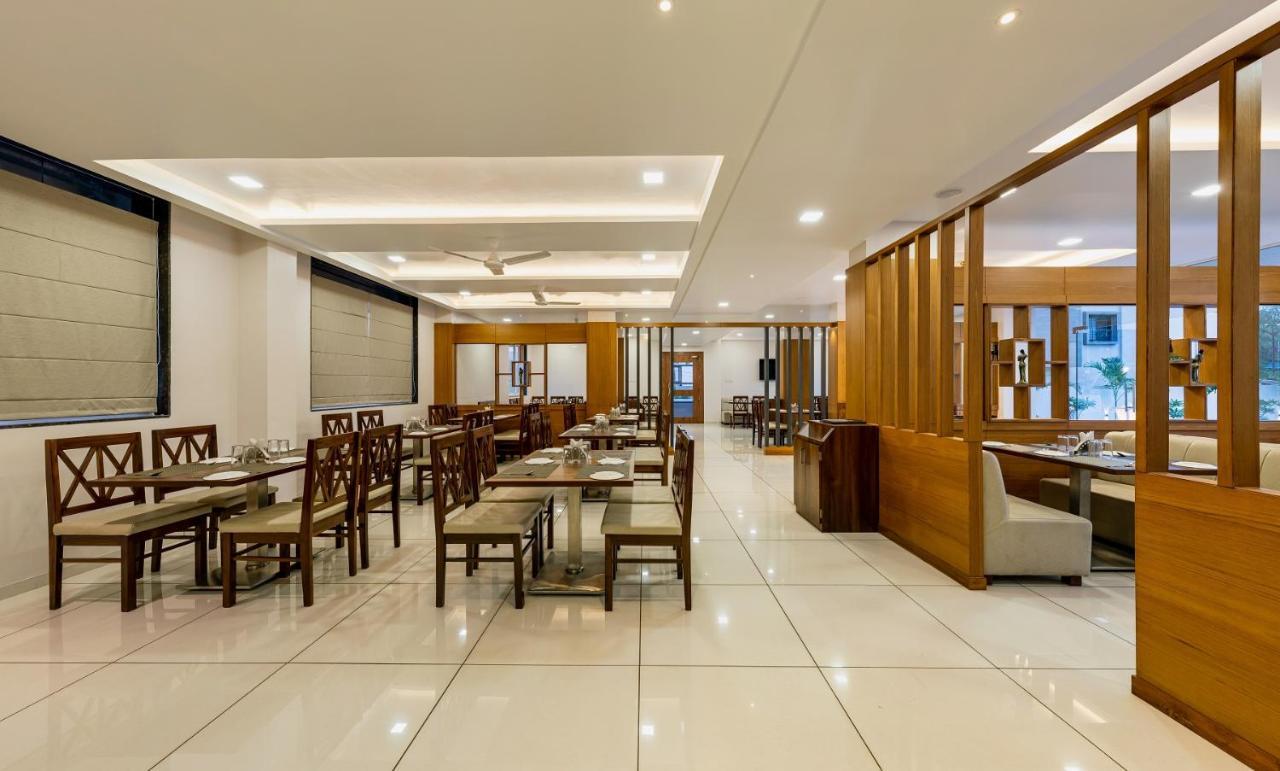 Hotel Grand Indu, 3 Star Kolhapur Bagian luar foto