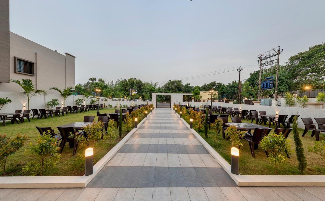 Hotel Grand Indu, 3 Star Kolhapur Bagian luar foto