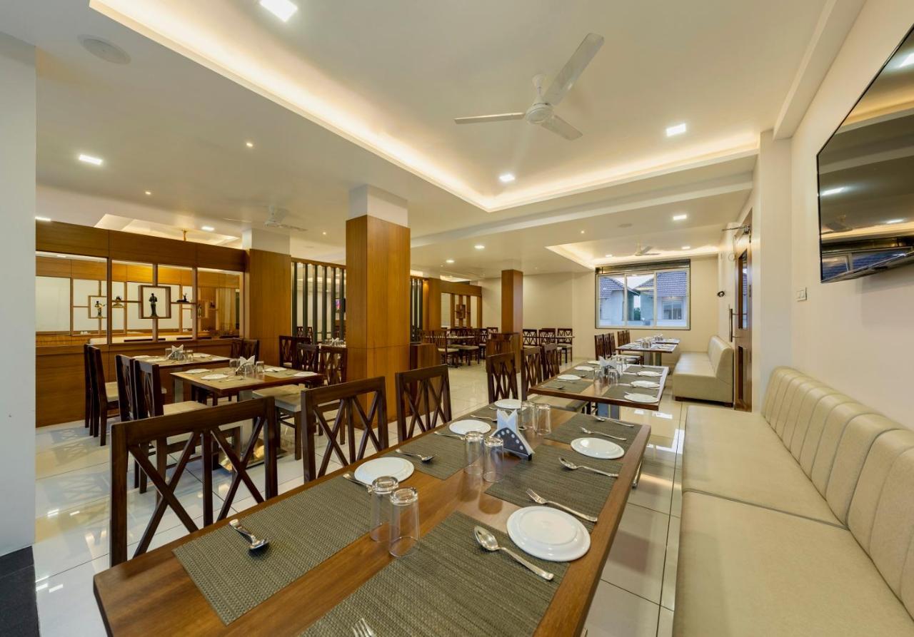 Hotel Grand Indu, 3 Star Kolhapur Bagian luar foto