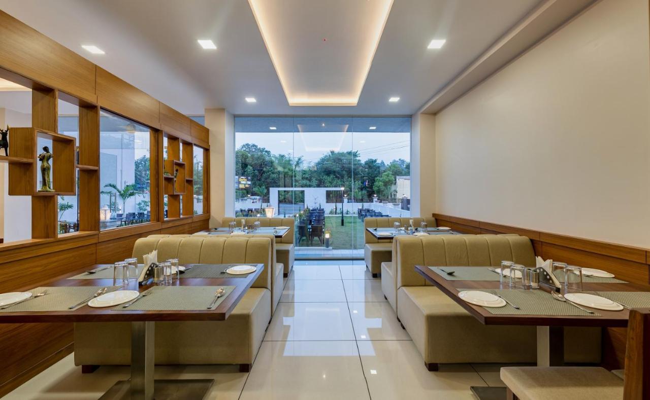 Hotel Grand Indu, 3 Star Kolhapur Bagian luar foto