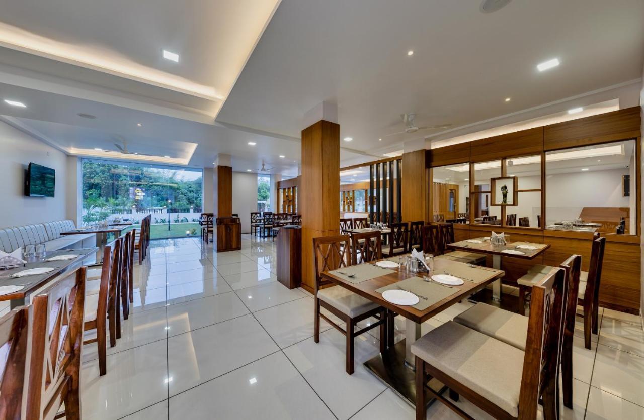 Hotel Grand Indu, 3 Star Kolhapur Bagian luar foto