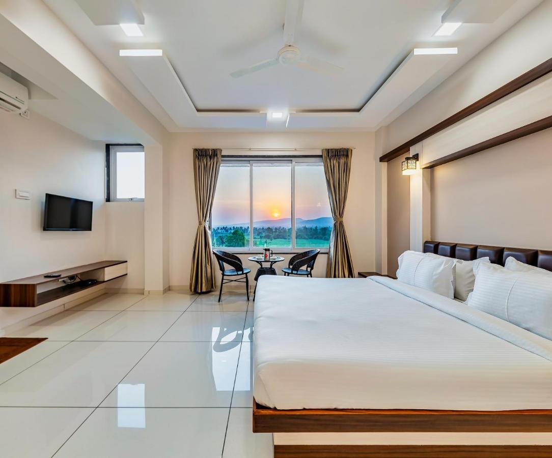 Hotel Grand Indu, 3 Star Kolhapur Bagian luar foto