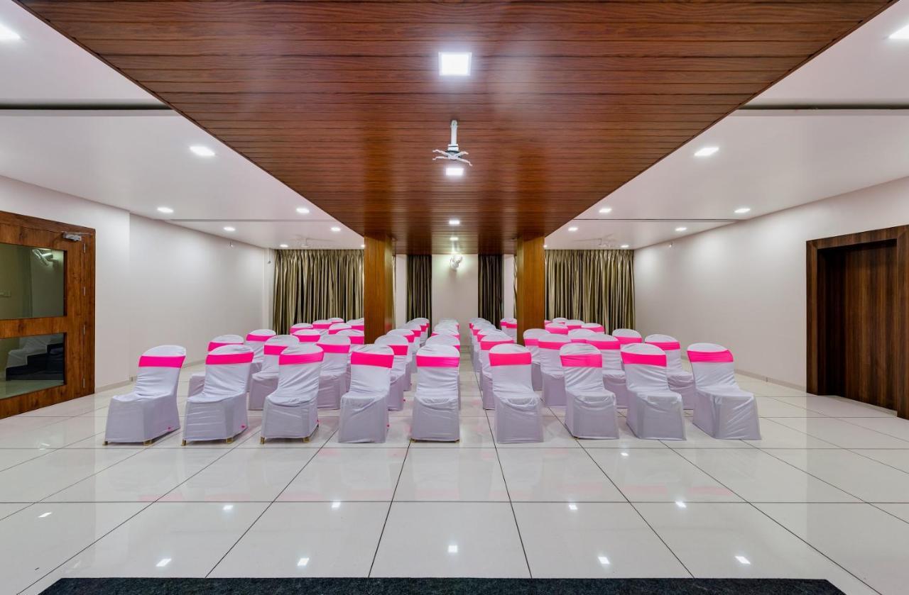 Hotel Grand Indu, 3 Star Kolhapur Bagian luar foto
