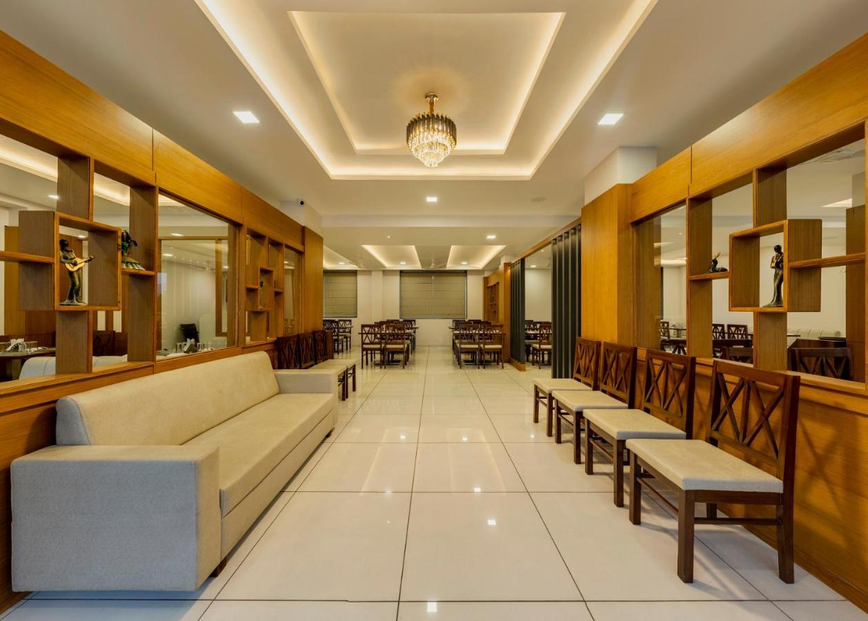 Hotel Grand Indu, 3 Star Kolhapur Bagian luar foto