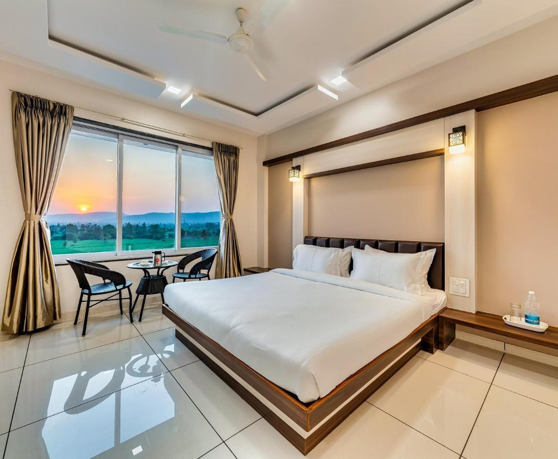 Hotel Grand Indu, 3 Star Kolhapur Bagian luar foto