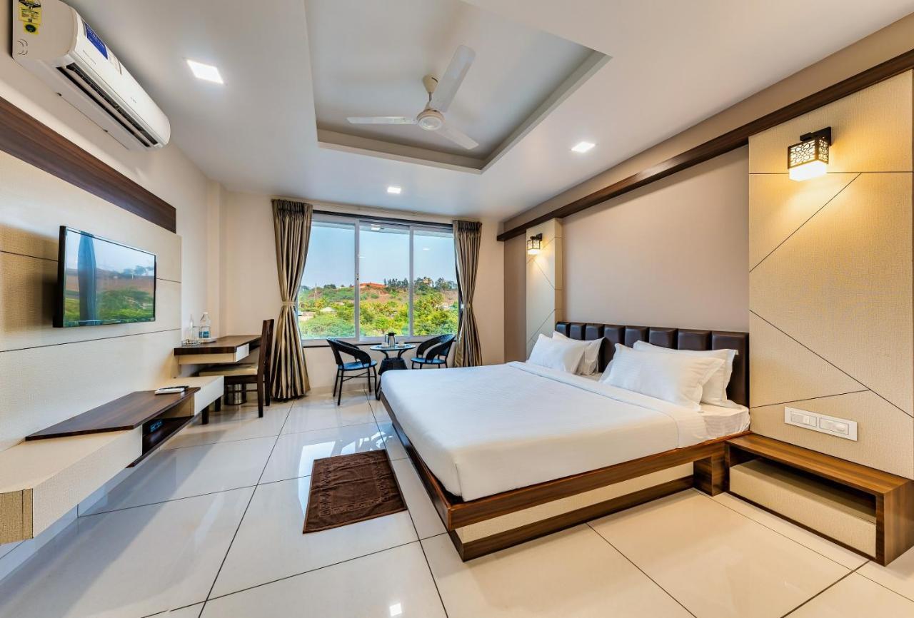 Hotel Grand Indu, 3 Star Kolhapur Bagian luar foto
